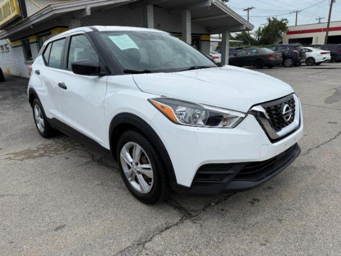 2020 WHITE Nissan Kicks S Xtronic CVT (3N1CP5BVXLL) with an 1.6L I-4 DOHC engine, located at 2715 W Pioneer Pkwy, Arlington, TX, 76013, (817) 265-9009, 32.710262, -97.153236 - Photo#5