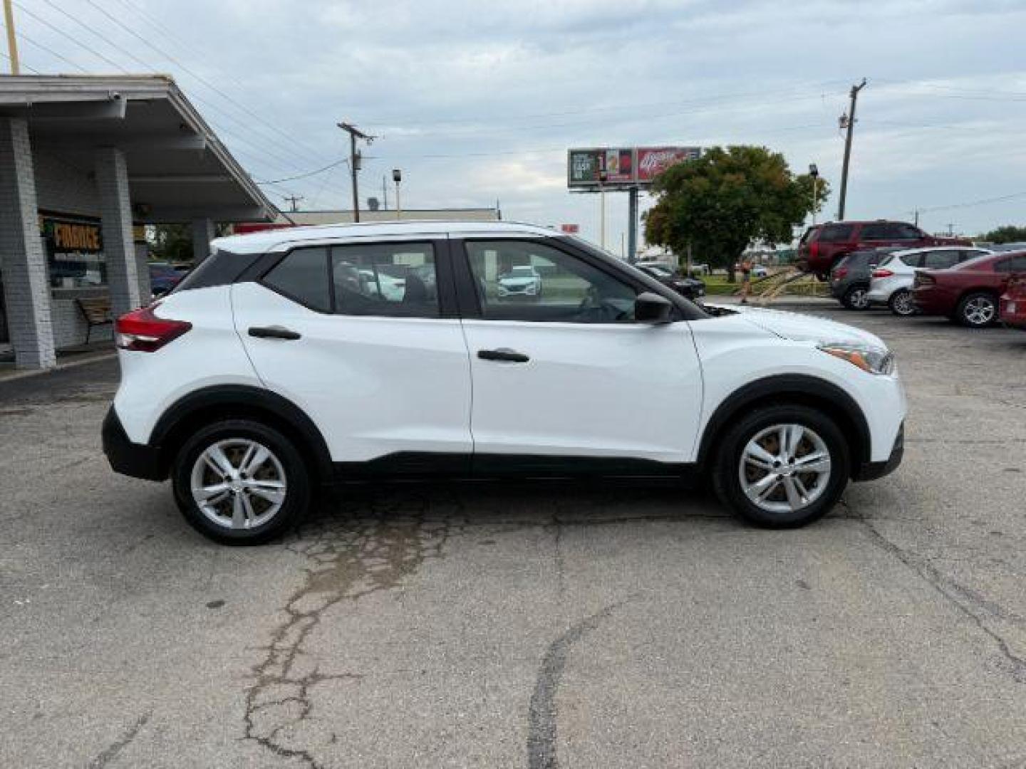 2020 WHITE Nissan Kicks S Xtronic CVT (3N1CP5BVXLL) with an 1.6L I-4 DOHC engine, located at 2715 W Pioneer Pkwy, Arlington, TX, 76013, (817) 265-9009, 32.710262, -97.153236 - Photo#6