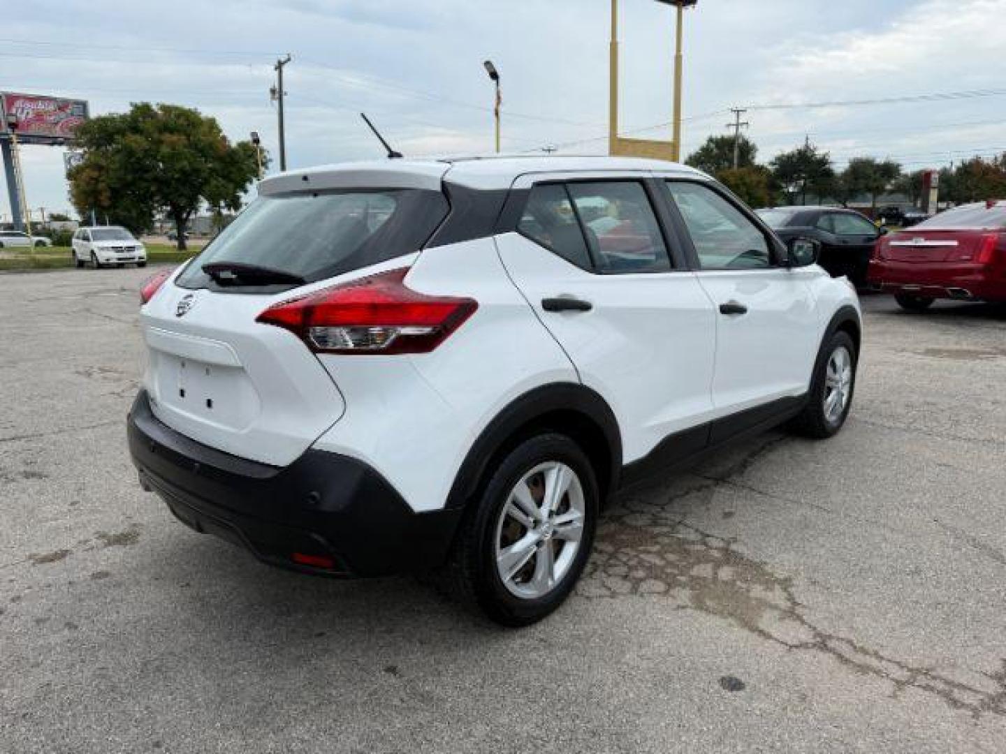 2020 WHITE Nissan Kicks S Xtronic CVT (3N1CP5BVXLL) with an 1.6L I-4 DOHC engine, located at 2715 W Pioneer Pkwy, Arlington, TX, 76013, (817) 265-9009, 32.710262, -97.153236 - Photo#7