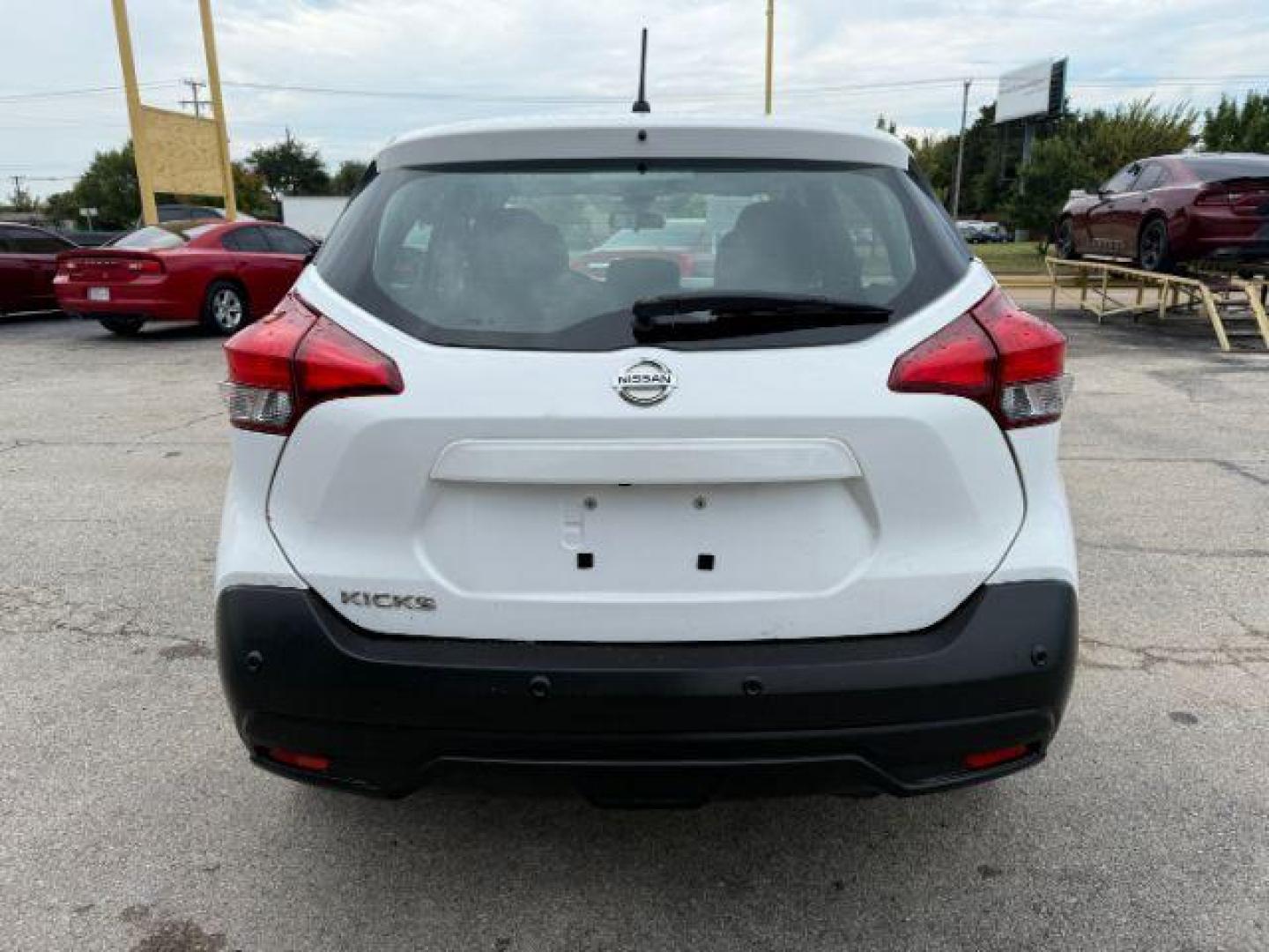 2020 WHITE Nissan Kicks S Xtronic CVT (3N1CP5BVXLL) with an 1.6L I-4 DOHC engine, located at 2715 W Pioneer Pkwy, Arlington, TX, 76013, (817) 265-9009, 32.710262, -97.153236 - Photo#8