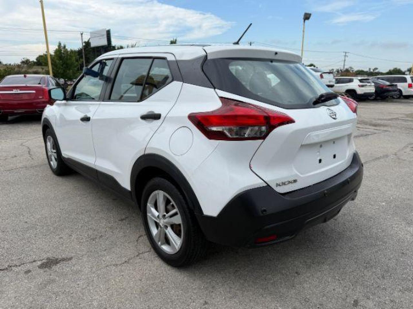 2020 WHITE Nissan Kicks S Xtronic CVT (3N1CP5BVXLL) with an 1.6L I-4 DOHC engine, located at 2715 W Pioneer Pkwy, Arlington, TX, 76013, (817) 265-9009, 32.710262, -97.153236 - Photo#9