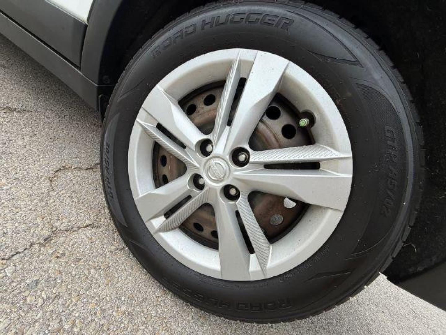 2020 WHITE Nissan Kicks S Xtronic CVT (3N1CP5BVXLL) with an 1.6L I-4 DOHC engine, located at 2715 W Pioneer Pkwy, Arlington, TX, 76013, (817) 265-9009, 32.710262, -97.153236 - Photo#10