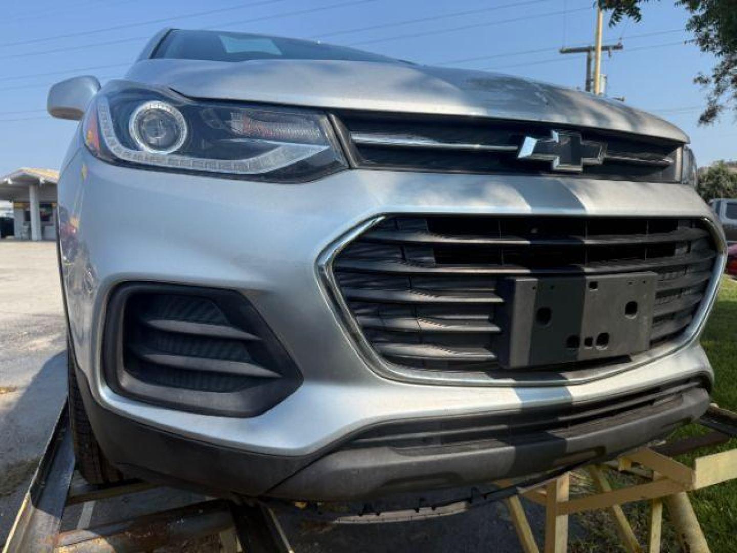 2021 SILVER Chevrolet Trax FWD LT (KL7CJLSB2MB) , located at 2715 W Pioneer Pkwy, Arlington, TX, 76013, (817) 265-9009, 32.710262, -97.153236 - Photo#3