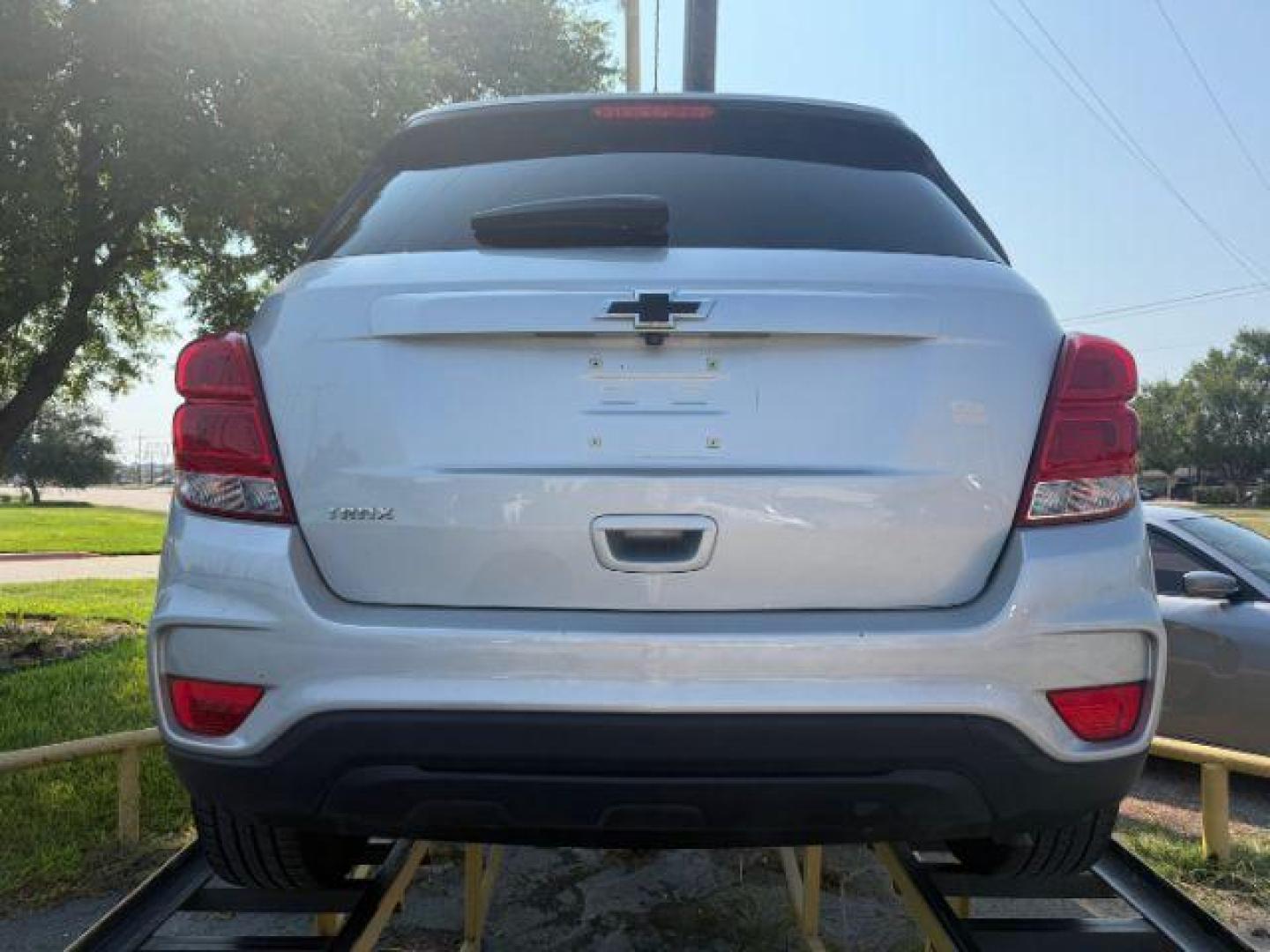 2021 SILVER Chevrolet Trax FWD LT (KL7CJLSB2MB) , located at 2715 W Pioneer Pkwy, Arlington, TX, 76013, (817) 265-9009, 32.710262, -97.153236 - Photo#6
