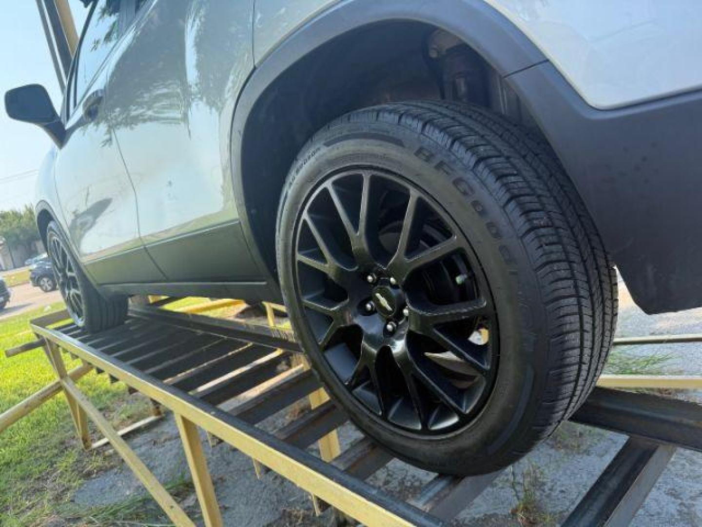 2021 SILVER Chevrolet Trax FWD LT (KL7CJLSB2MB) , located at 2715 W Pioneer Pkwy, Arlington, TX, 76013, (817) 265-9009, 32.710262, -97.153236 - Photo#8