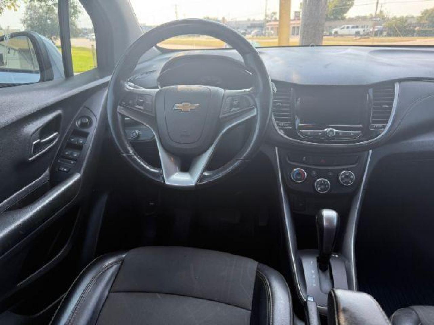 2021 SILVER Chevrolet Trax FWD LT (KL7CJLSB2MB) , located at 2715 W Pioneer Pkwy, Arlington, TX, 76013, (817) 265-9009, 32.710262, -97.153236 - Photo#12
