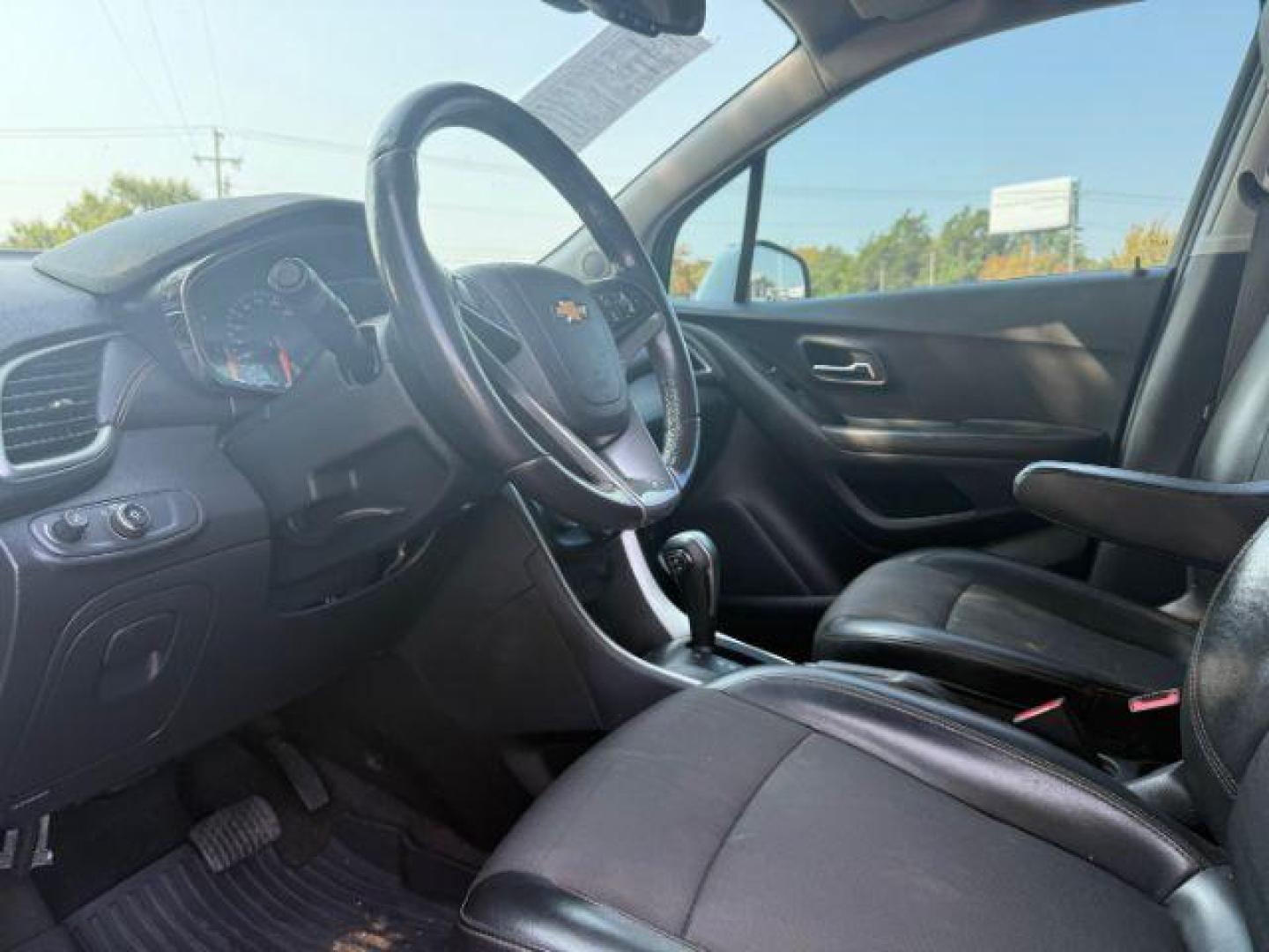 2021 SILVER Chevrolet Trax FWD LT (KL7CJLSB2MB) , located at 2715 W Pioneer Pkwy, Arlington, TX, 76013, (817) 265-9009, 32.710262, -97.153236 - Photo#14