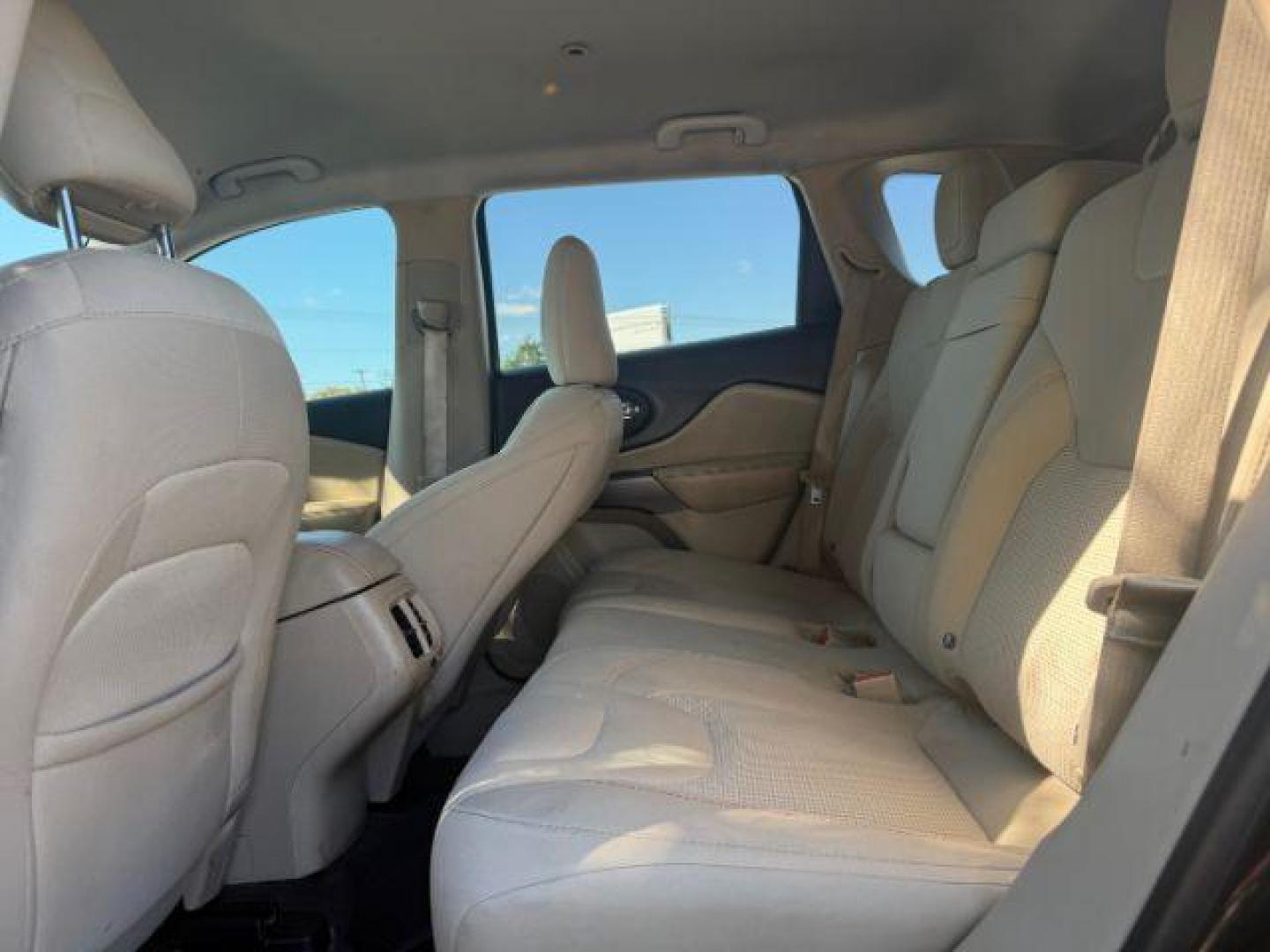 2019 BLACK Jeep Cherokee Latitude FWD (1C4PJLCB2KD) with an 2.4L L4 DOHC 16V engine, 9-Speed Automatic transmission, located at 2715 W Pioneer Pkwy, Arlington, TX, 76013, (817) 265-9009, 32.710262, -97.153236 - Photo#9