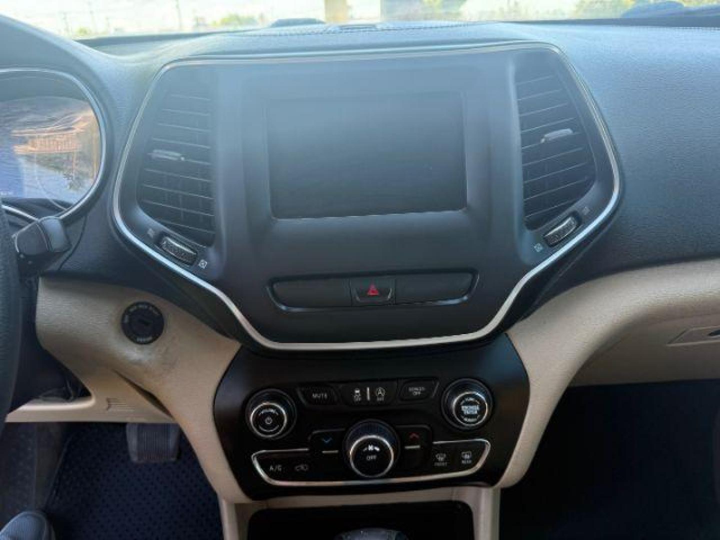 2019 BLACK Jeep Cherokee Latitude FWD (1C4PJLCB2KD) with an 2.4L L4 DOHC 16V engine, 9-Speed Automatic transmission, located at 2715 W Pioneer Pkwy, Arlington, TX, 76013, (817) 265-9009, 32.710262, -97.153236 - Photo#17