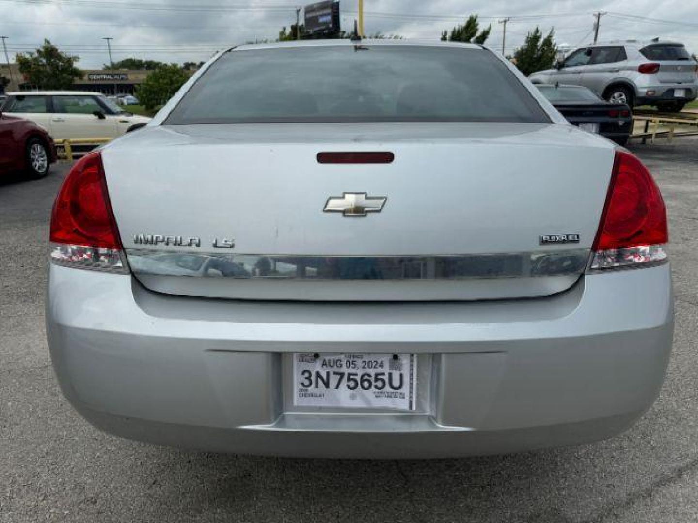 2009 SILVER Chevrolet Impala LS (2G1WB57K391) with an 3.5L V6 OHV 16V FFV engine, 4-Speed Automatic transmission, located at 2715 W Pioneer Pkwy, Arlington, TX, 76013, (817) 265-9009, 32.710262, -97.153236 - Photo#6