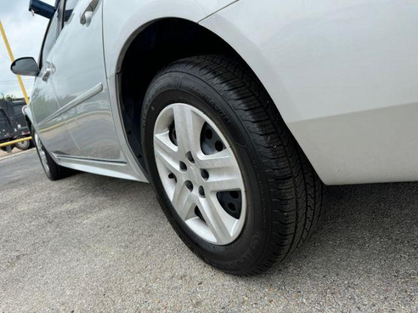 2009 SILVER Chevrolet Impala LS (2G1WB57K391) with an 3.5L V6 OHV 16V FFV engine, 4-Speed Automatic transmission, located at 2715 W Pioneer Pkwy, Arlington, TX, 76013, (817) 265-9009, 32.710262, -97.153236 - Photo#8