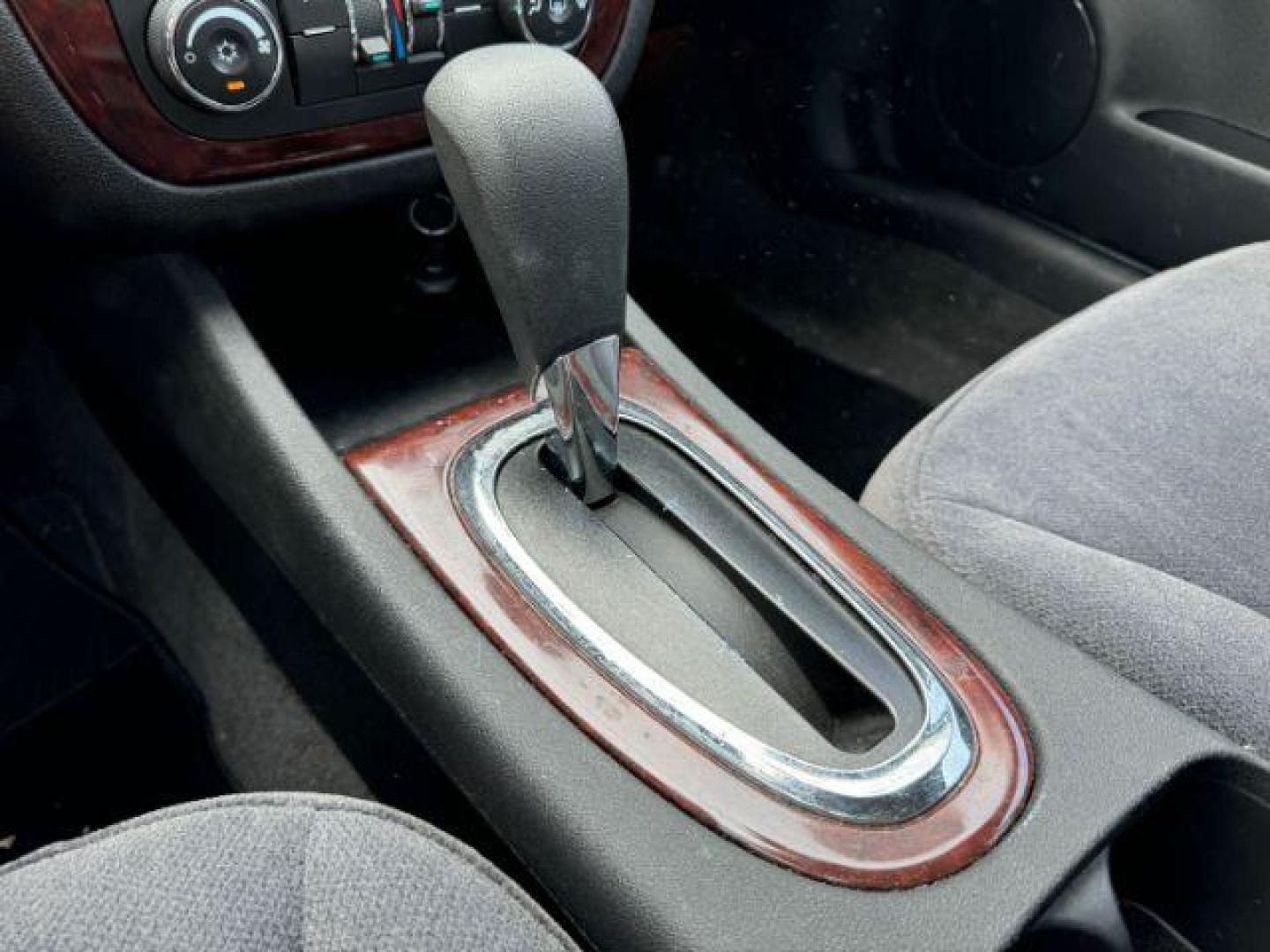 2009 SILVER Chevrolet Impala LS (2G1WB57K391) with an 3.5L V6 OHV 16V FFV engine, 4-Speed Automatic transmission, located at 2715 W Pioneer Pkwy, Arlington, TX, 76013, (817) 265-9009, 32.710262, -97.153236 - Photo#16