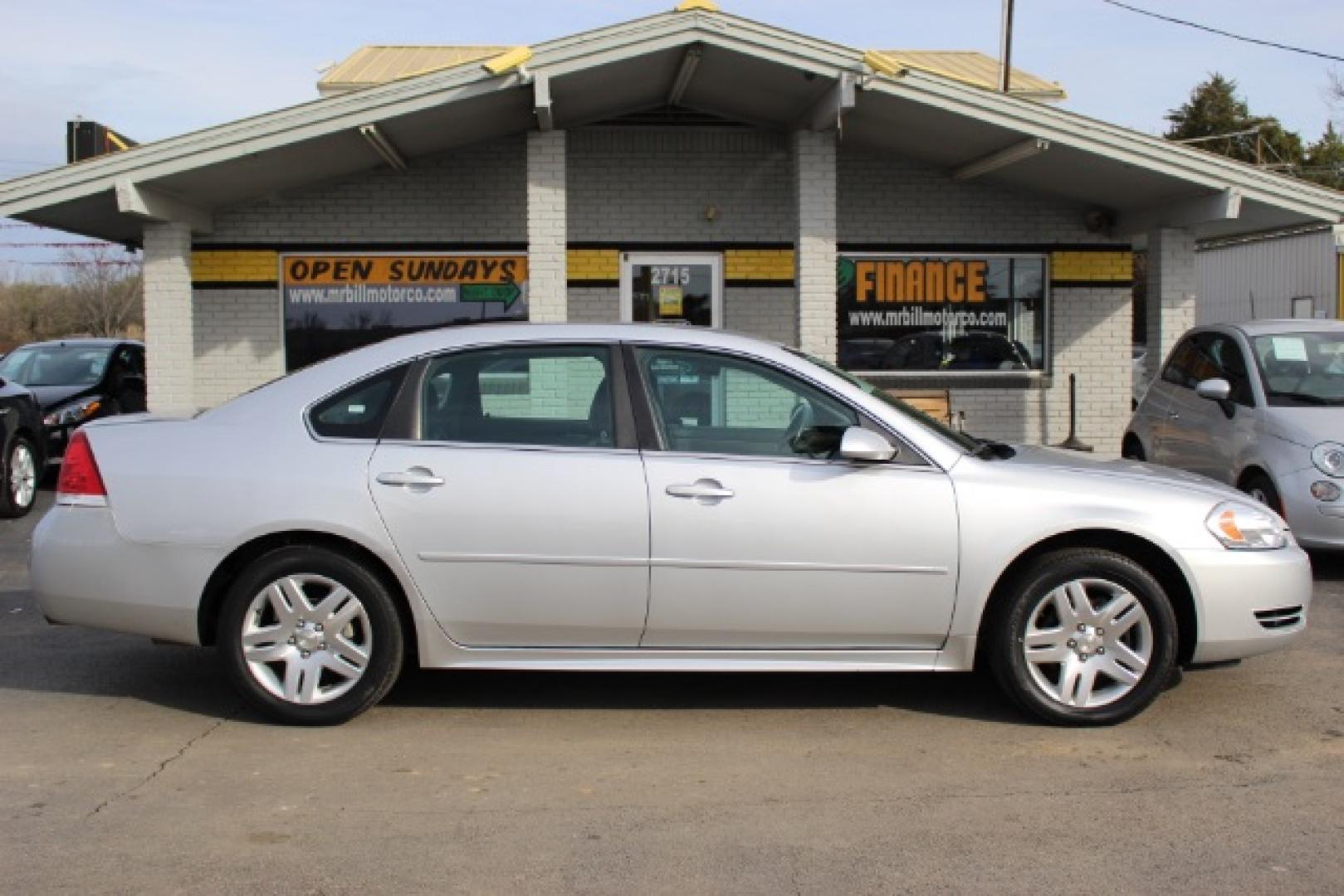2009 SILVER Chevrolet Impala LS (2G1WB57K391) with an 3.5L V6 OHV 16V FFV engine, 4-Speed Automatic transmission, located at 2715 W Pioneer Pkwy, Arlington, TX, 76013, (817) 265-9009, 32.710262, -97.153236- Photo#3