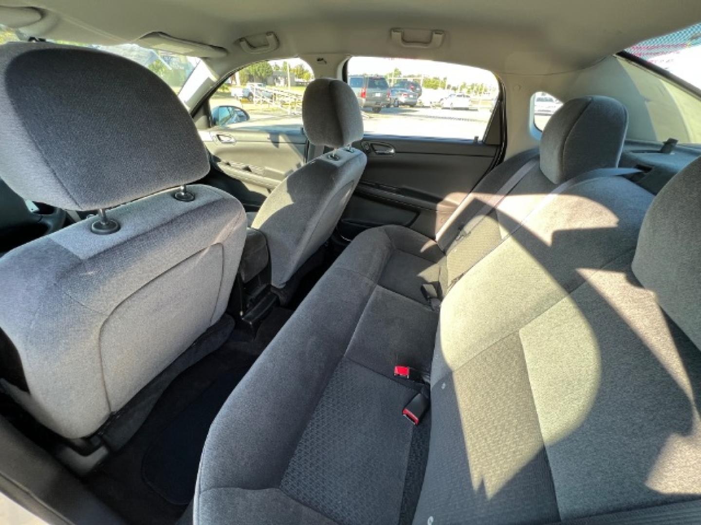 2009 SILVER Chevrolet Impala LS (2G1WB57K391) with an 3.5L V6 OHV 16V FFV engine, 4-Speed Automatic transmission, located at 2715 W Pioneer Pkwy, Arlington, TX, 76013, (817) 265-9009, 32.710262, -97.153236- Photo#10