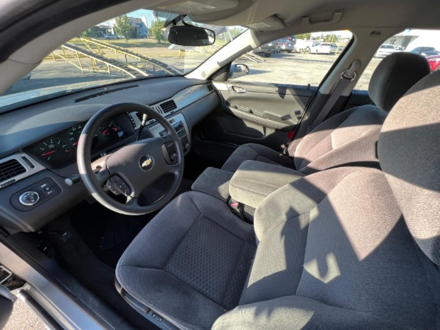 2009 SILVER Chevrolet Impala LS (2G1WB57K391) with an 3.5L V6 OHV 16V FFV engine, 4-Speed Automatic transmission, located at 2715 W Pioneer Pkwy, Arlington, TX, 76013, (817) 265-9009, 32.710262, -97.153236- Photo#12