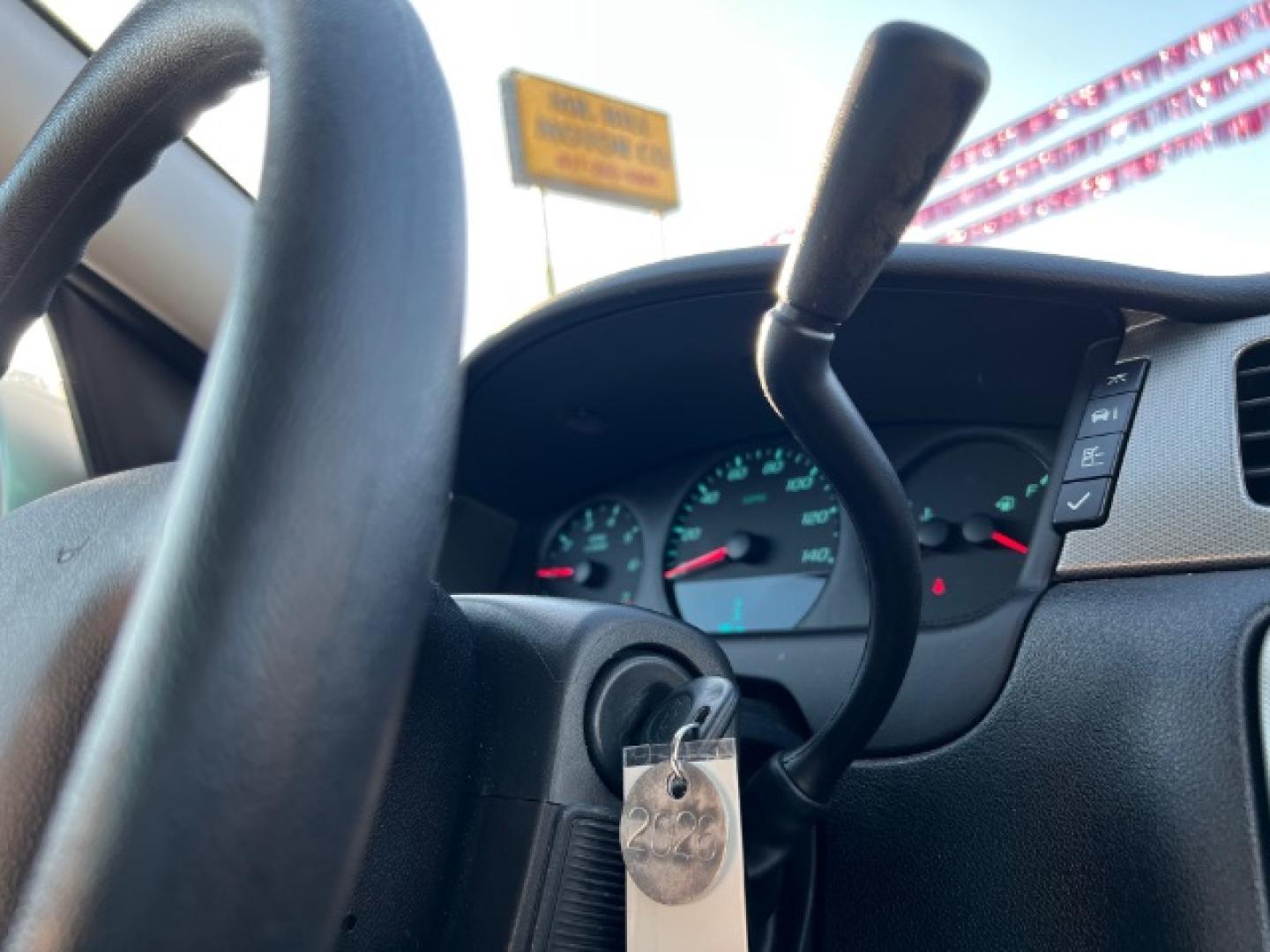2009 SILVER Chevrolet Impala LS (2G1WB57K391) with an 3.5L V6 OHV 16V FFV engine, 4-Speed Automatic transmission, located at 2715 W Pioneer Pkwy, Arlington, TX, 76013, (817) 265-9009, 32.710262, -97.153236- Photo#13