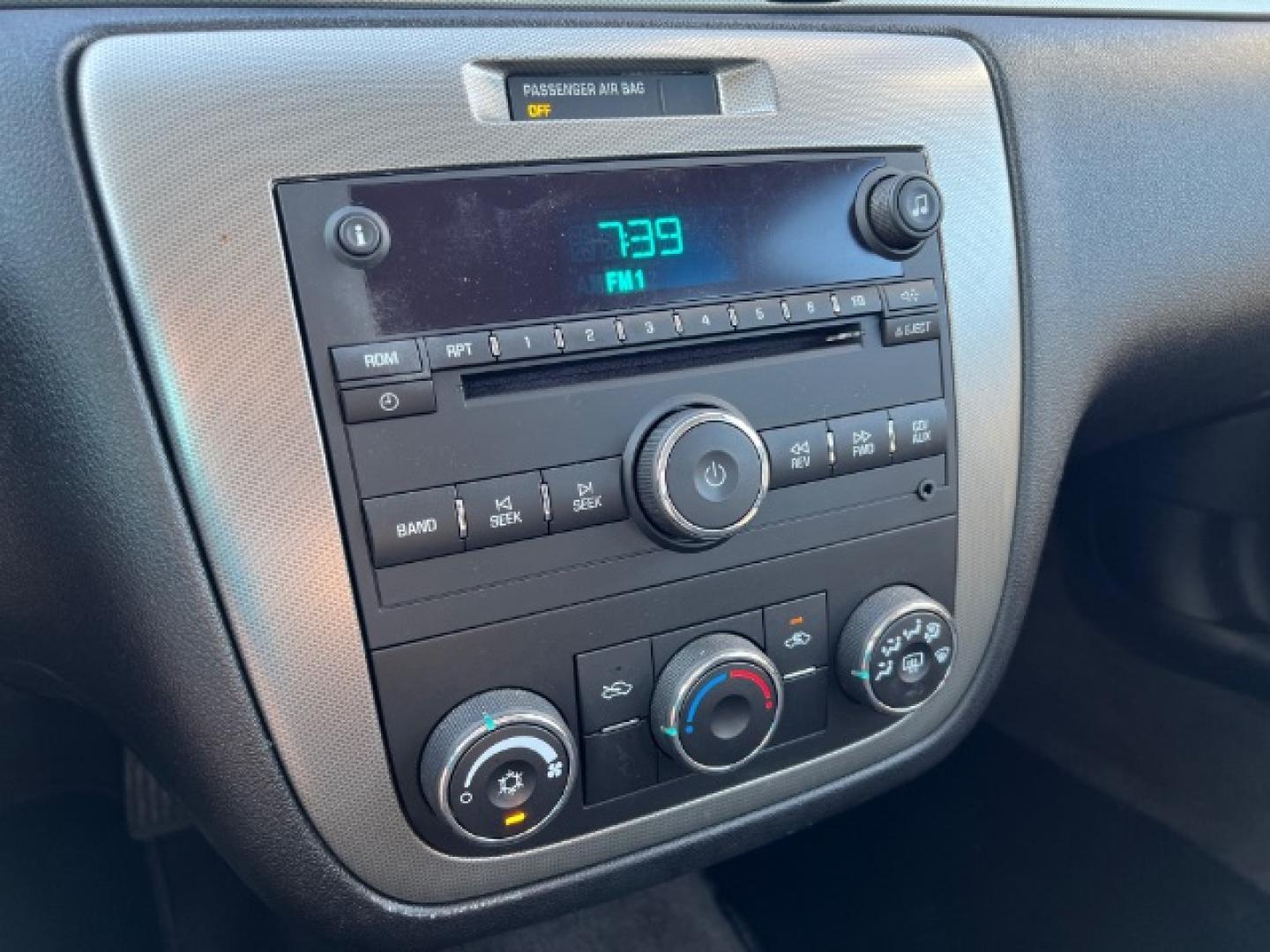 2009 SILVER Chevrolet Impala LS (2G1WB57K391) with an 3.5L V6 OHV 16V FFV engine, 4-Speed Automatic transmission, located at 2715 W Pioneer Pkwy, Arlington, TX, 76013, (817) 265-9009, 32.710262, -97.153236- Photo#14