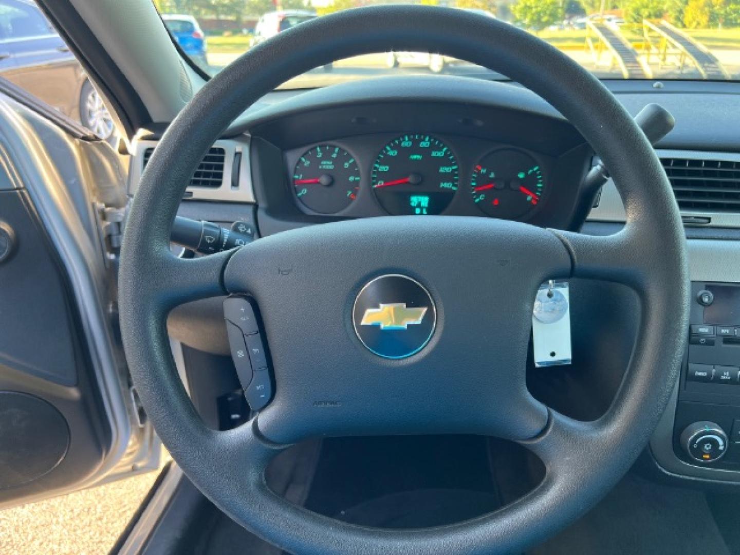 2009 SILVER Chevrolet Impala LS (2G1WB57K391) with an 3.5L V6 OHV 16V FFV engine, 4-Speed Automatic transmission, located at 2715 W Pioneer Pkwy, Arlington, TX, 76013, (817) 265-9009, 32.710262, -97.153236- Photo#15