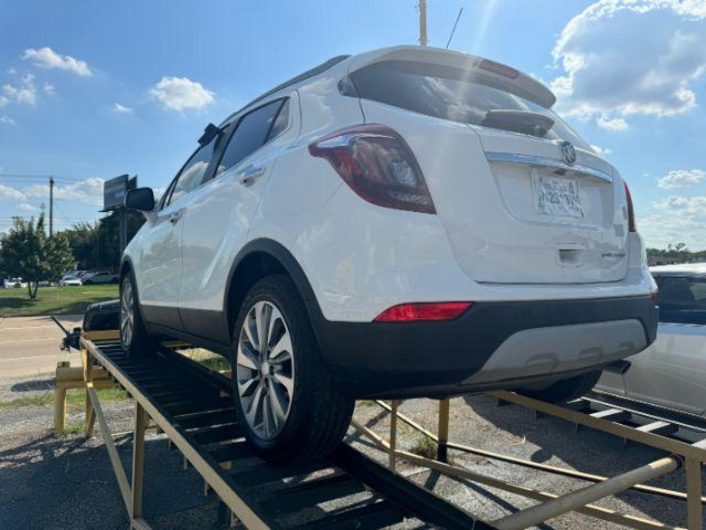 2018 WHITE Buick Encore Preferred (KL4CJASB2JB) with an ECOTEC 1.4L I-4 DOHC engine, located at 2715 W Pioneer Pkwy, Arlington, TX, 76013, (817) 265-9009, 32.710262, -97.153236 - Photo#7
