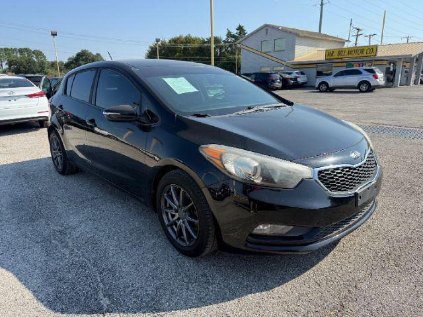 2016 BLACK Kia Forte LX (KNAFK5A89G5) with an 2L I-4 gasoline direct injection engine, located at 2715 W Pioneer Pkwy, Arlington, TX, 76013, (817) 265-9009, 32.710262, -97.153236 - Photo#5
