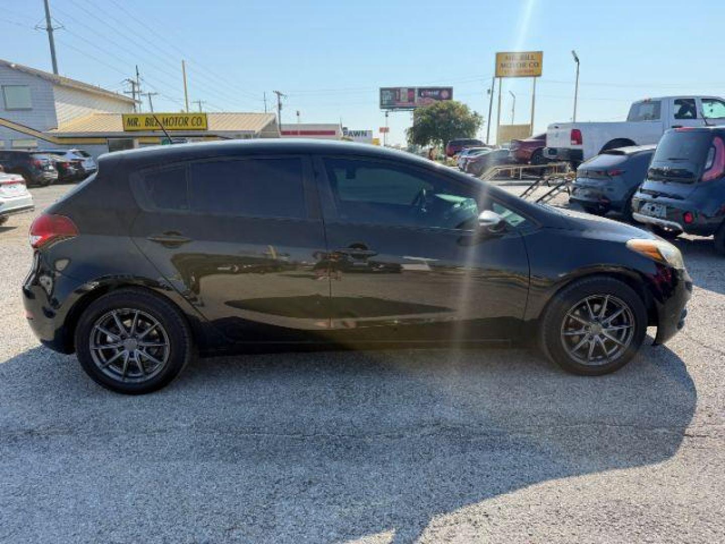 2016 BLACK Kia Forte LX (KNAFK5A89G5) with an 2L I-4 gasoline direct injection engine, located at 2715 W Pioneer Pkwy, Arlington, TX, 76013, (817) 265-9009, 32.710262, -97.153236 - Photo#6