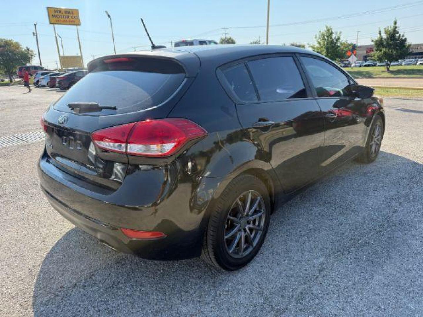 2016 BLACK Kia Forte LX (KNAFK5A89G5) with an 2L I-4 gasoline direct injection engine, located at 2715 W Pioneer Pkwy, Arlington, TX, 76013, (817) 265-9009, 32.710262, -97.153236 - Photo#7