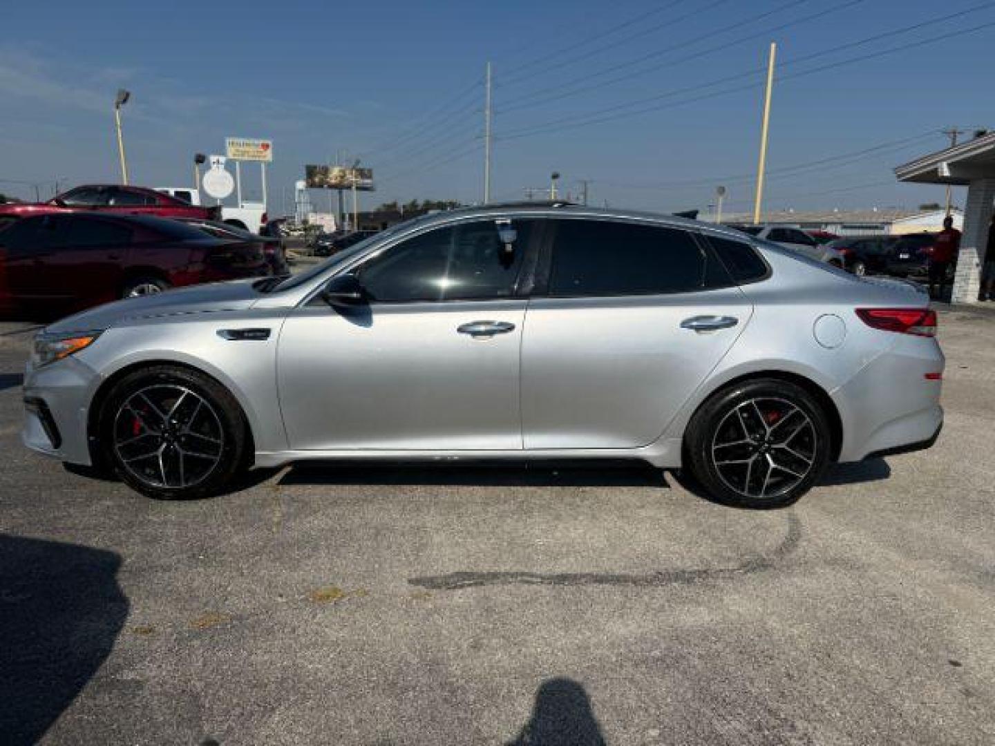 2020 SILVER Kia Optima SX Turbo (5XXGW4L2XLG) with an Theta II 2L I-4 gasoline direct injection engine, located at 2715 W Pioneer Pkwy, Arlington, TX, 76013, (817) 265-9009, 32.710262, -97.153236 - Photo#2