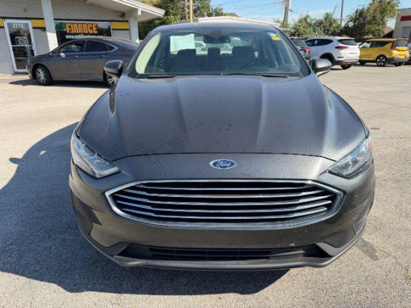 2019 GRAY Ford Fusion SE (3FA6P0H75KR) with an 2.5L L4 DOHC 16V engine, 6-Speed Automatic transmission, located at 2715 W Pioneer Pkwy, Arlington, TX, 76013, (817) 265-9009, 32.710262, -97.153236 - Photo#4