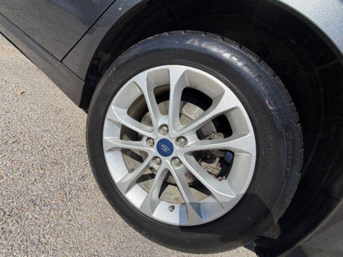 2019 GRAY Ford Fusion SE (3FA6P0H75KR) with an 2.5L L4 DOHC 16V engine, 6-Speed Automatic transmission, located at 2715 W Pioneer Pkwy, Arlington, TX, 76013, (817) 265-9009, 32.710262, -97.153236 - Photo#10