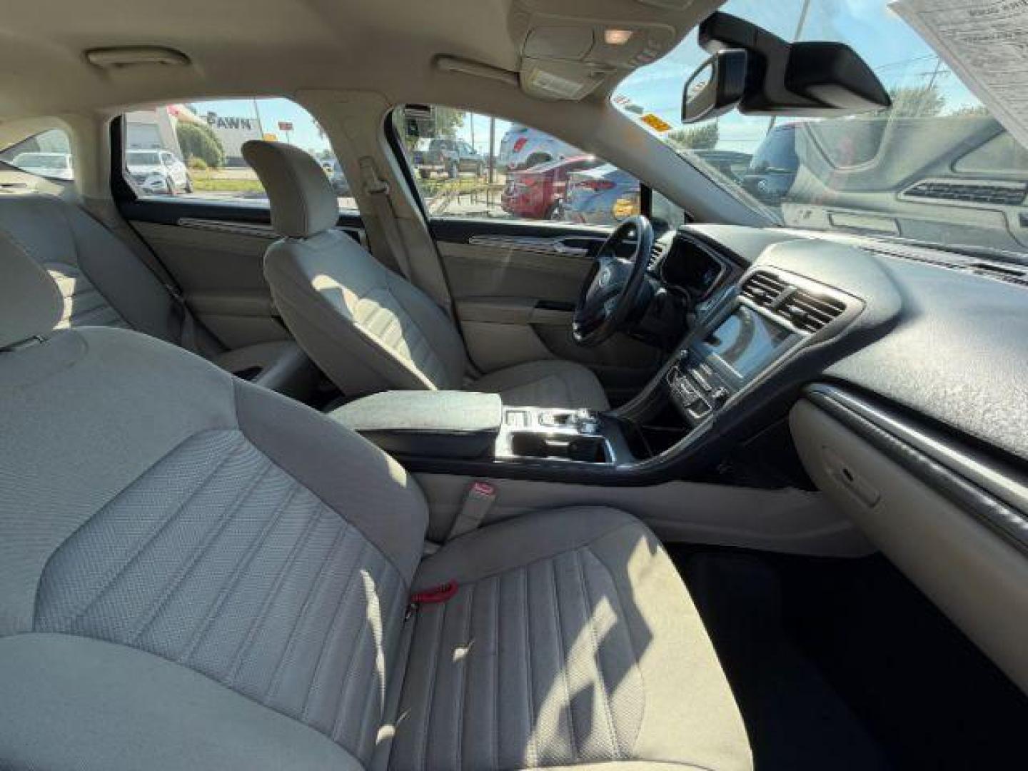 2019 GRAY Ford Fusion SE (3FA6P0H75KR) with an 2.5L L4 DOHC 16V engine, 6-Speed Automatic transmission, located at 2715 W Pioneer Pkwy, Arlington, TX, 76013, (817) 265-9009, 32.710262, -97.153236 - Photo#11