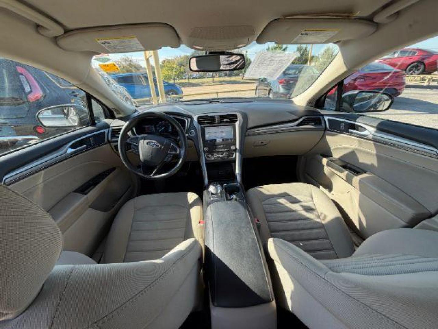 2019 GRAY Ford Fusion SE (3FA6P0H75KR) with an 2.5L L4 DOHC 16V engine, 6-Speed Automatic transmission, located at 2715 W Pioneer Pkwy, Arlington, TX, 76013, (817) 265-9009, 32.710262, -97.153236 - Photo#13