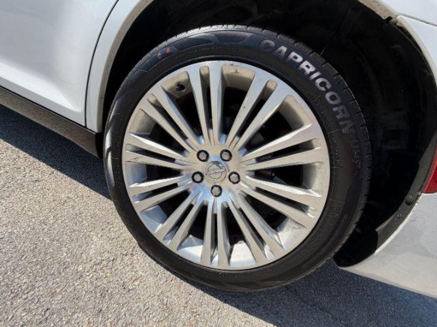 2015 WHITE Chrysler 300 Limited (2C3CCAAG4FH) with an 3.6L V-6 DOHC engine, located at 2715 W Pioneer Pkwy, Arlington, TX, 76013, (817) 265-9009, 32.710262, -97.153236 - Photo#10