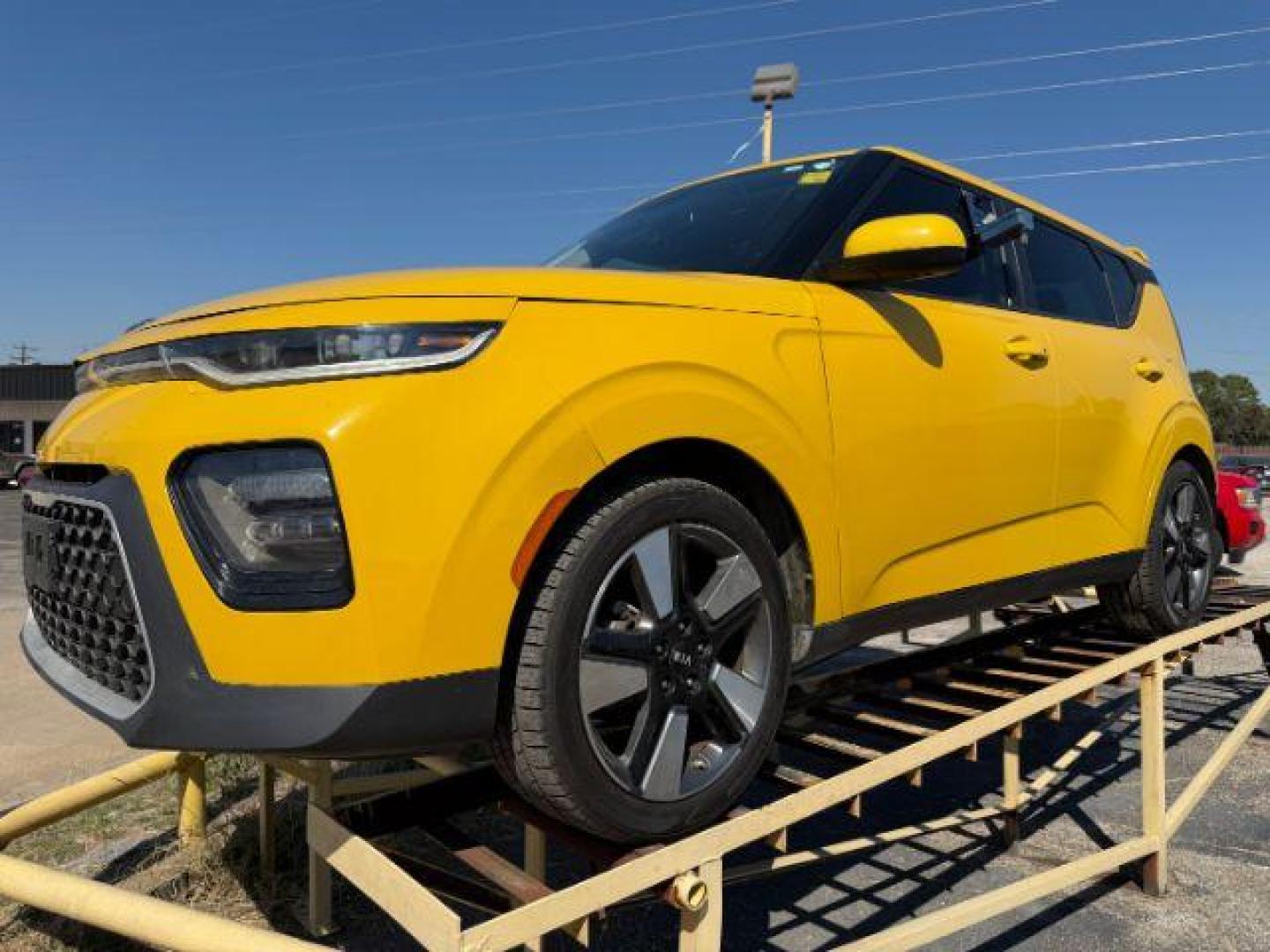 2020 YELLOW Kia Soul EX (KNDJ33AU6L7) with an 2L I-4 DOHC engine, located at 2715 W Pioneer Pkwy, Arlington, TX, 76013, (817) 265-9009, 32.710262, -97.153236 - Photo#3