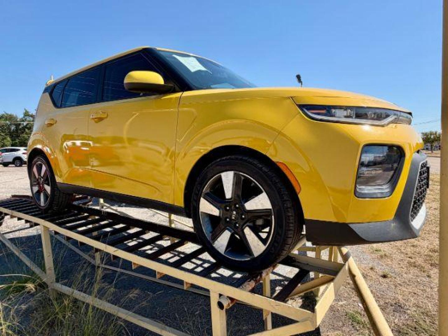 2020 YELLOW Kia Soul EX (KNDJ33AU6L7) with an 2L I-4 DOHC engine, located at 2715 W Pioneer Pkwy, Arlington, TX, 76013, (817) 265-9009, 32.710262, -97.153236 - Photo#5