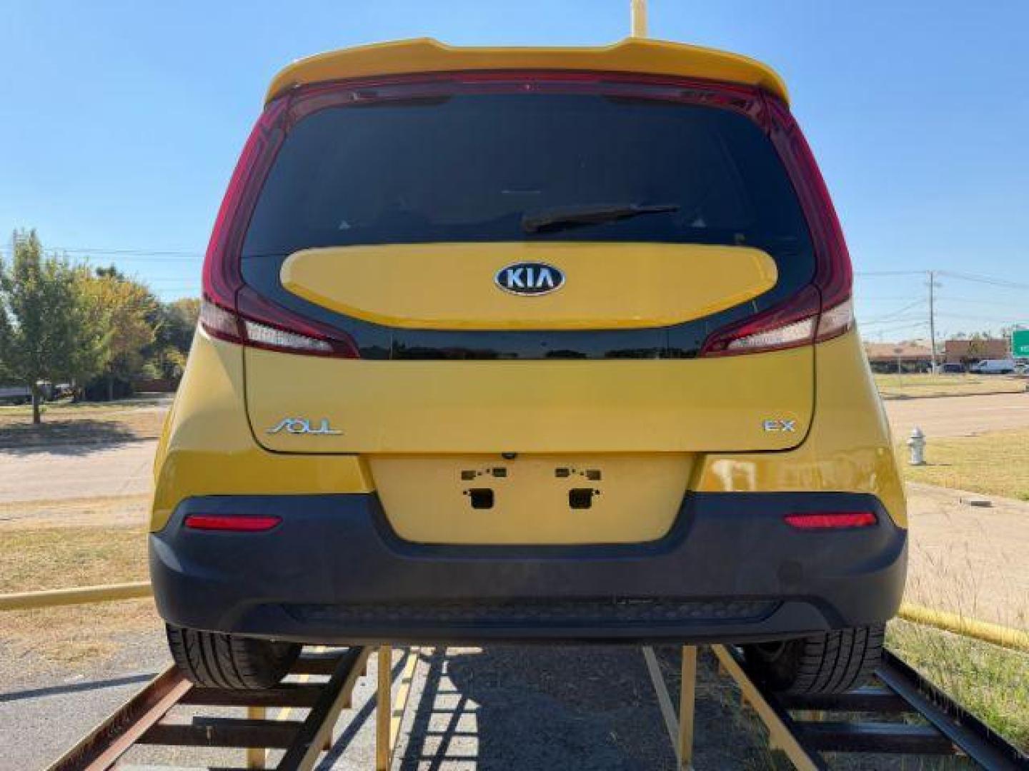 2020 YELLOW Kia Soul EX (KNDJ33AU6L7) with an 2L I-4 DOHC engine, located at 2715 W Pioneer Pkwy, Arlington, TX, 76013, (817) 265-9009, 32.710262, -97.153236 - Photo#7