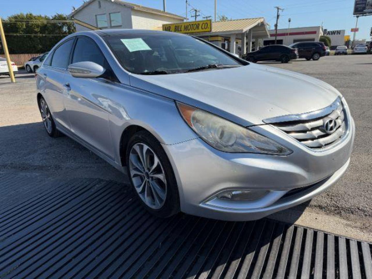 2014 SILVER Hyundai Sonata SE (5NPEC4AB3EH) , located at 2715 W Pioneer Pkwy, Arlington, TX, 76013, (817) 265-9009, 32.710262, -97.153236 - Photo#3