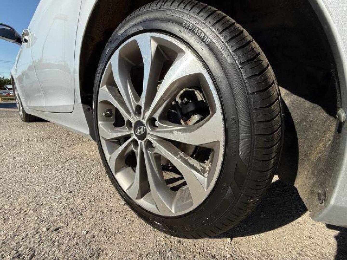 2014 SILVER Hyundai Sonata SE (5NPEC4AB3EH) , located at 2715 W Pioneer Pkwy, Arlington, TX, 76013, (817) 265-9009, 32.710262, -97.153236 - Photo#8