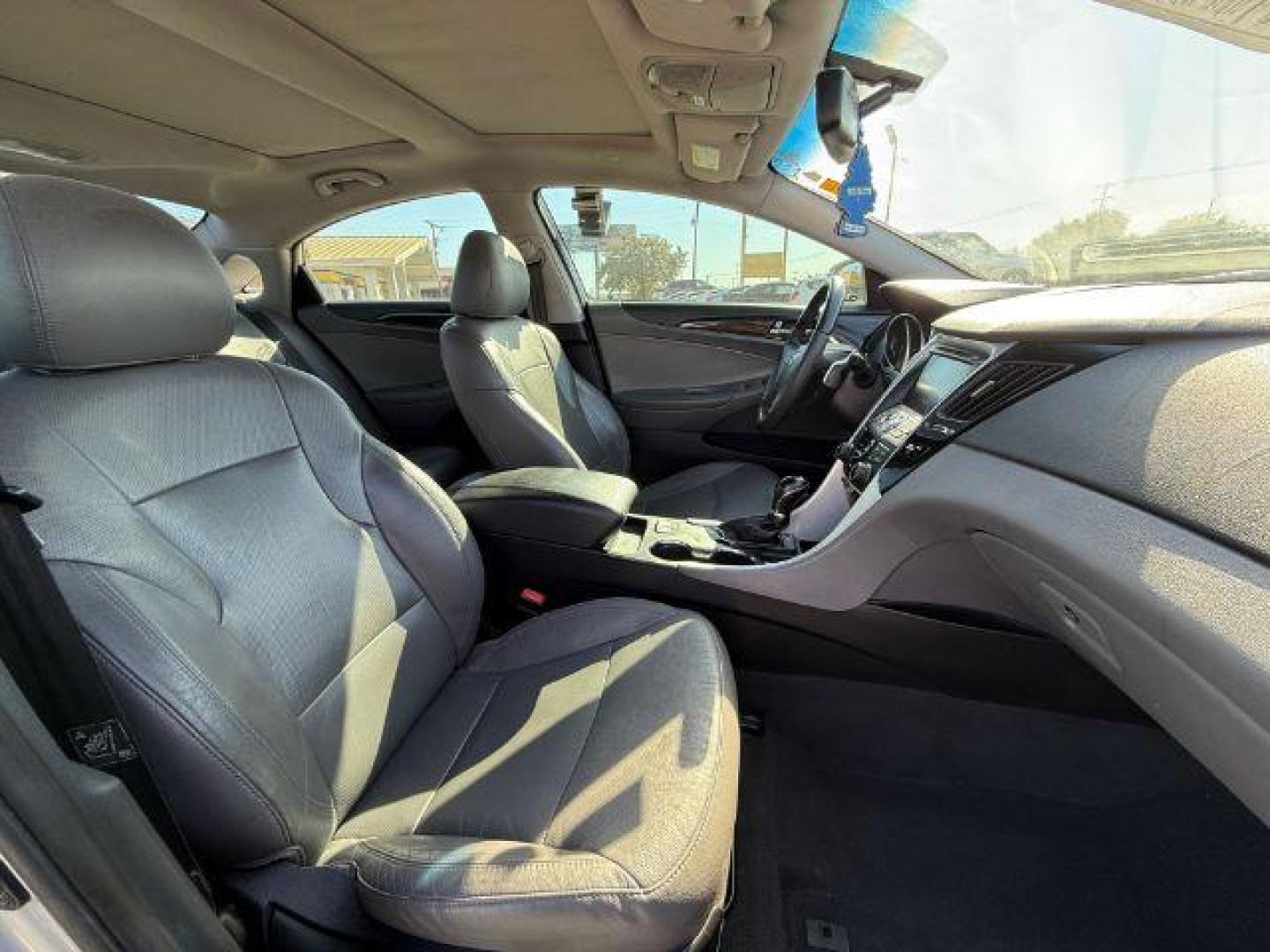 2014 SILVER Hyundai Sonata SE (5NPEC4AB3EH) , located at 2715 W Pioneer Pkwy, Arlington, TX, 76013, (817) 265-9009, 32.710262, -97.153236 - Photo#9