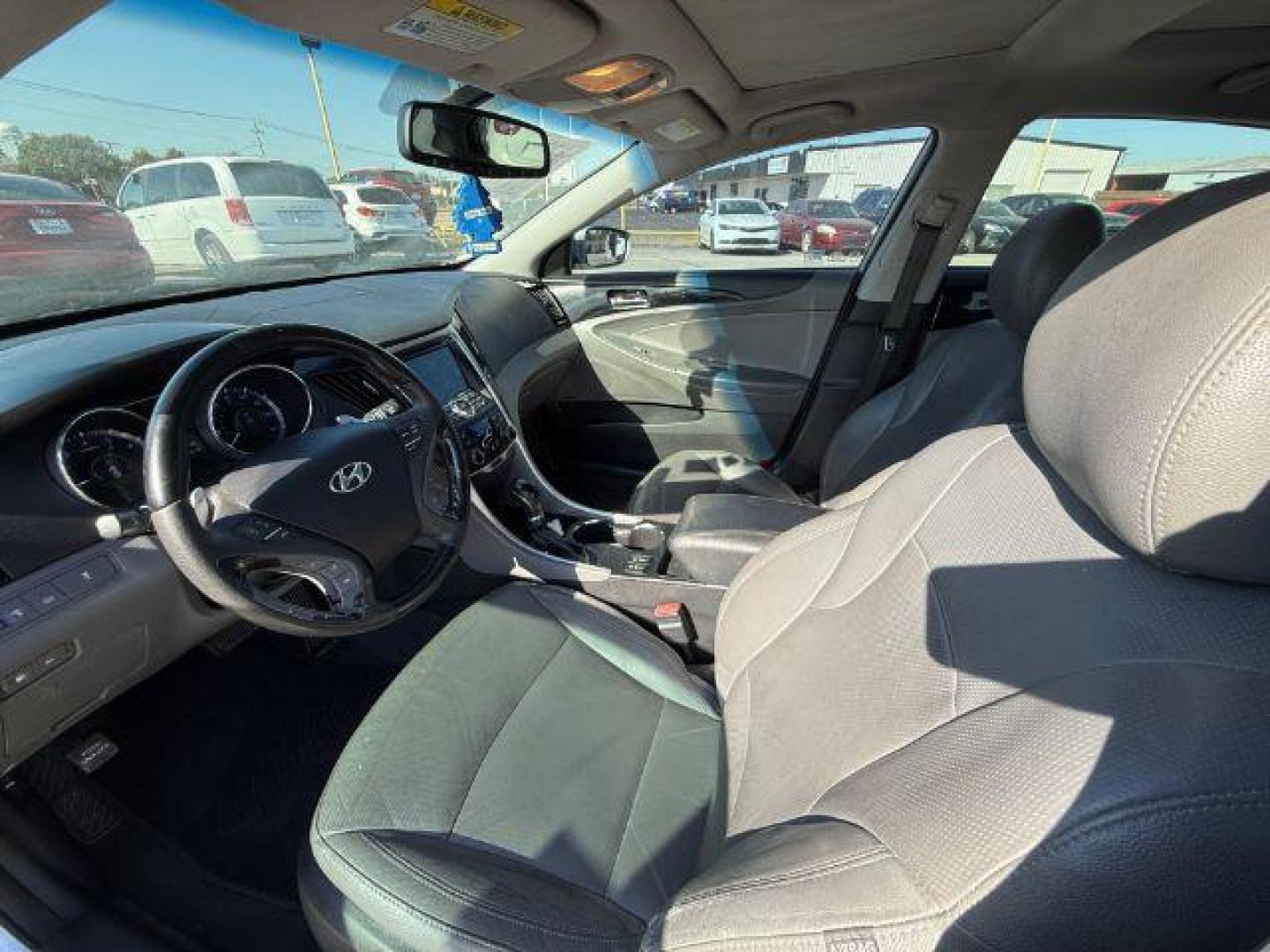 2014 SILVER Hyundai Sonata SE (5NPEC4AB3EH) , located at 2715 W Pioneer Pkwy, Arlington, TX, 76013, (817) 265-9009, 32.710262, -97.153236 - Photo#12