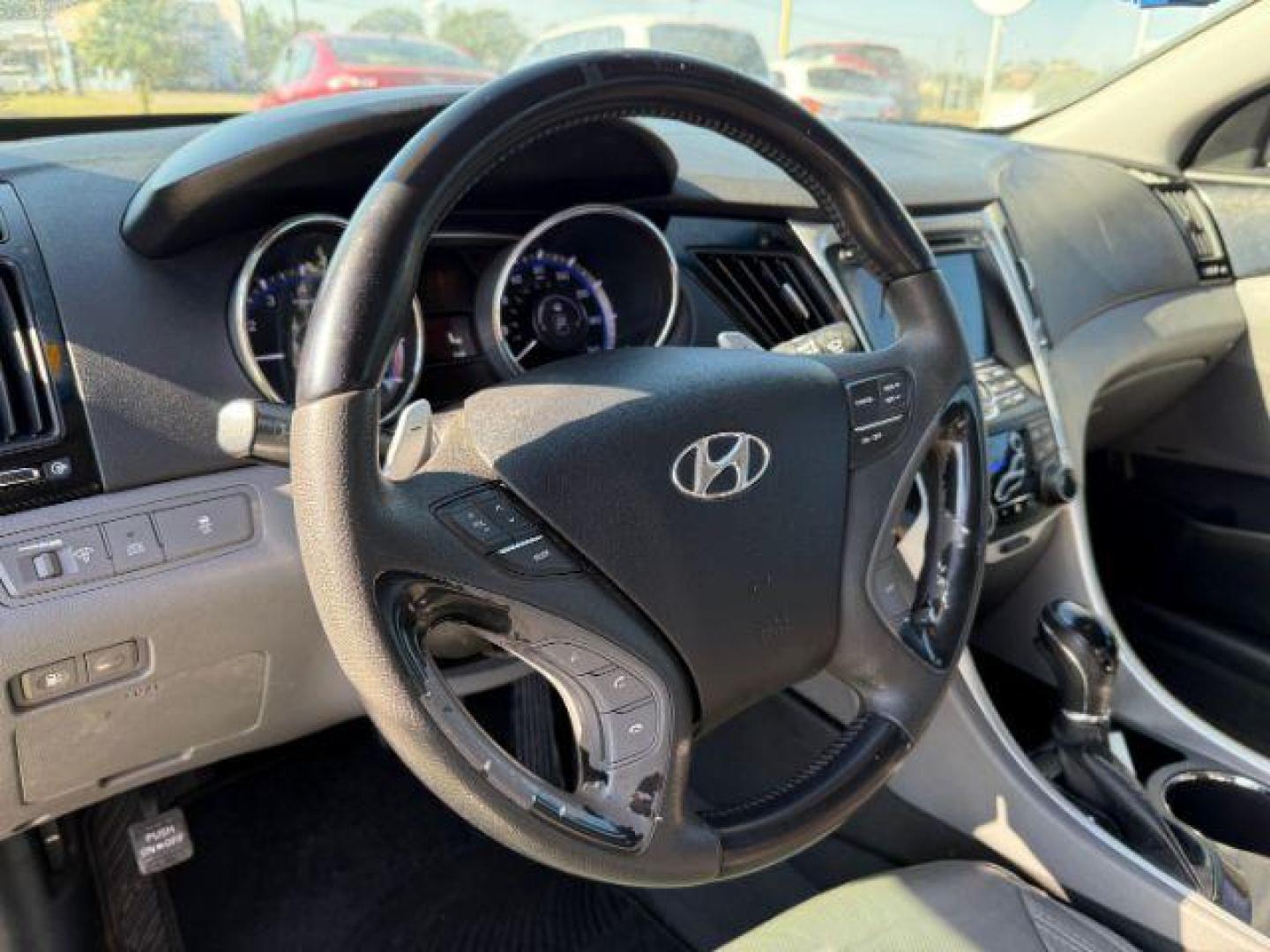 2014 SILVER Hyundai Sonata SE (5NPEC4AB3EH) , located at 2715 W Pioneer Pkwy, Arlington, TX, 76013, (817) 265-9009, 32.710262, -97.153236 - Photo#13
