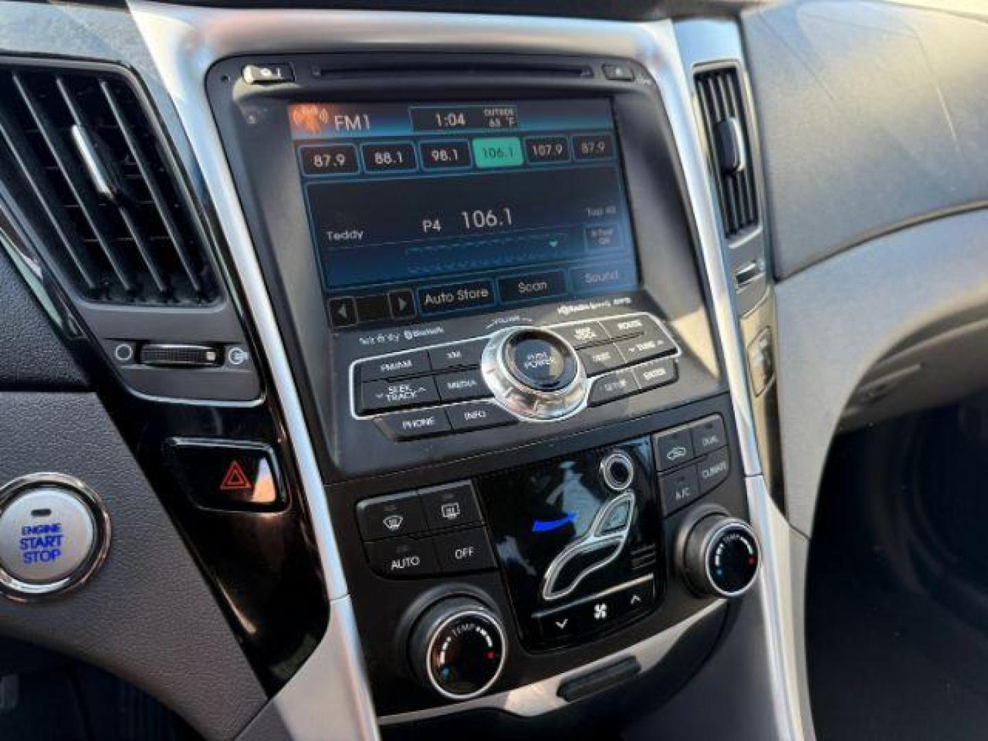 2014 SILVER Hyundai Sonata SE (5NPEC4AB3EH) , located at 2715 W Pioneer Pkwy, Arlington, TX, 76013, (817) 265-9009, 32.710262, -97.153236 - Photo#15