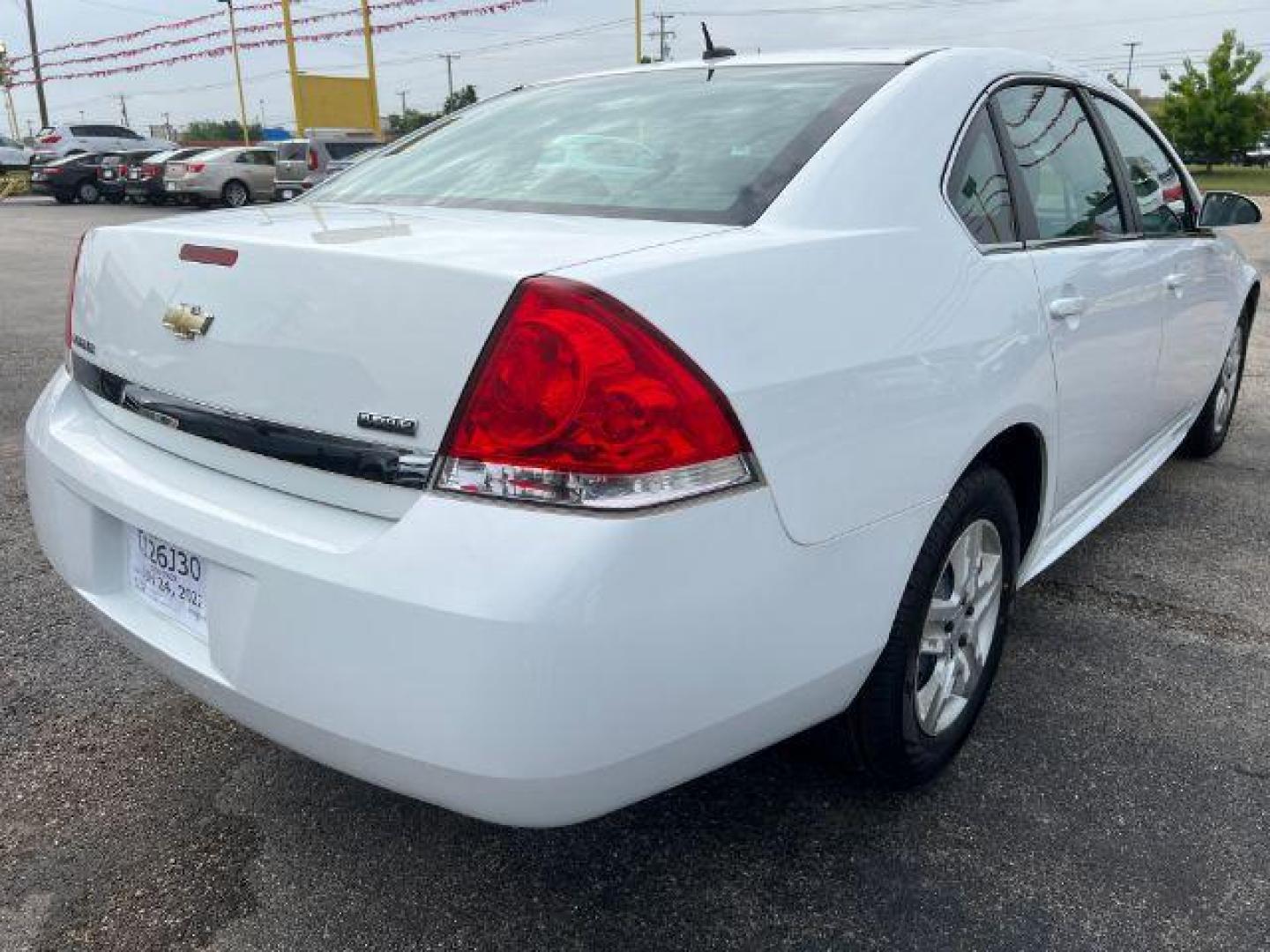 2015 WHITE Chevrolet Impala Limited LS (2G1WA5E39F1) with an 3.6L V6 DOHC 16V FFV engine, 6-Speed Automatic transmission, located at 2715 W Pioneer Pkwy, Arlington, TX, 76013, (817) 265-9009, 32.710262, -97.153236 - Photo#5