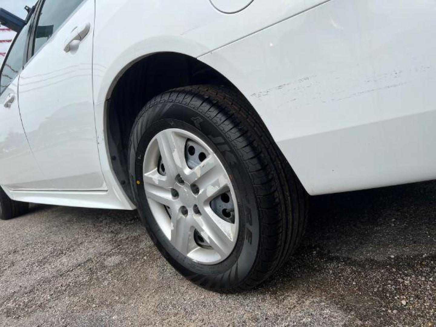 2015 WHITE Chevrolet Impala Limited LS (2G1WA5E39F1) with an 3.6L V6 DOHC 16V FFV engine, 6-Speed Automatic transmission, located at 2715 W Pioneer Pkwy, Arlington, TX, 76013, (817) 265-9009, 32.710262, -97.153236 - Photo#8