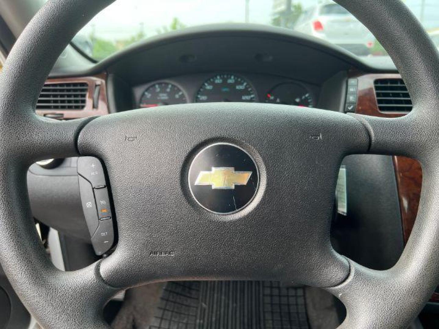 2015 WHITE Chevrolet Impala Limited LS (2G1WA5E39F1) with an 3.6L V6 DOHC 16V FFV engine, 6-Speed Automatic transmission, located at 2715 W Pioneer Pkwy, Arlington, TX, 76013, (817) 265-9009, 32.710262, -97.153236 - Photo#18