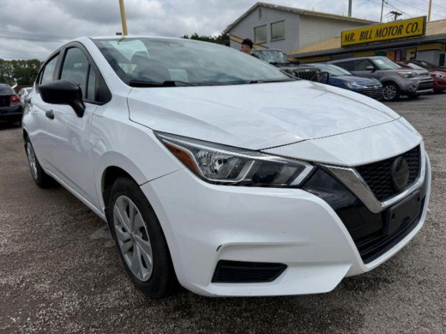 2021 Nissan Versa S CVT (3N1CN8DVXML) with an 1.6L L4 DOHC 16V engine, Continuously Variabl transmission, located at 2715 W Pioneer Pkwy, Arlington, TX, 76013, (817) 265-9009, 32.710262, -97.153236 - Photo#4