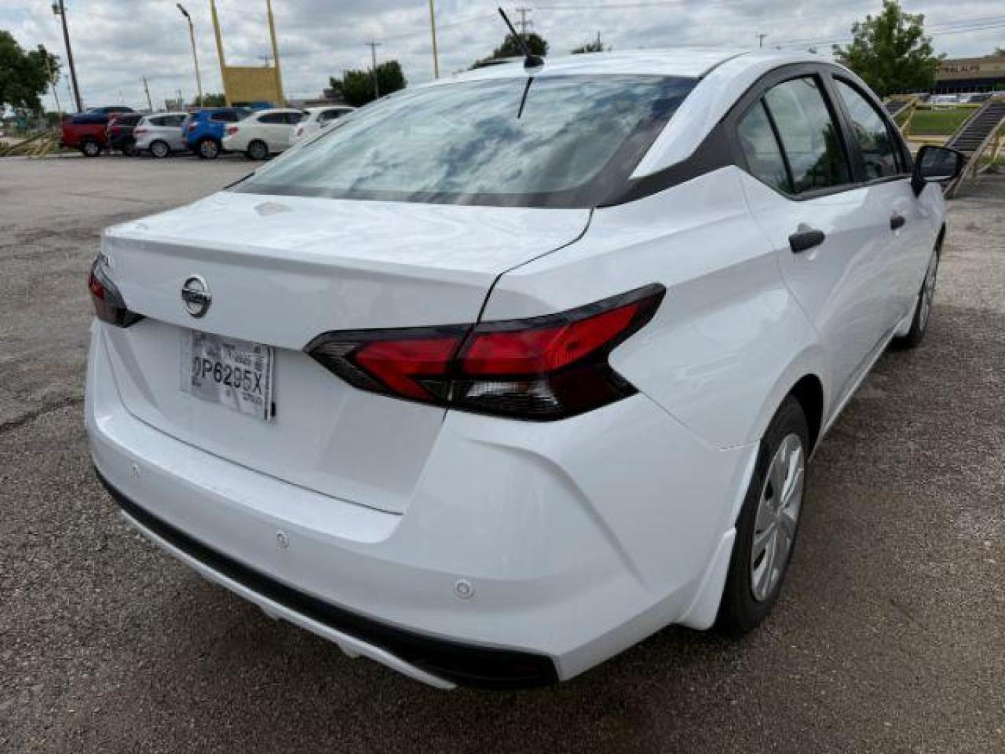 2021 Nissan Versa S CVT (3N1CN8DVXML) with an 1.6L L4 DOHC 16V engine, Continuously Variabl transmission, located at 2715 W Pioneer Pkwy, Arlington, TX, 76013, (817) 265-9009, 32.710262, -97.153236 - Photo#5