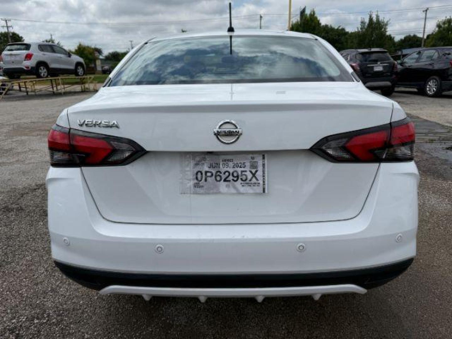 2021 Nissan Versa S CVT (3N1CN8DVXML) with an 1.6L L4 DOHC 16V engine, Continuously Variabl transmission, located at 2715 W Pioneer Pkwy, Arlington, TX, 76013, (817) 265-9009, 32.710262, -97.153236 - Photo#6