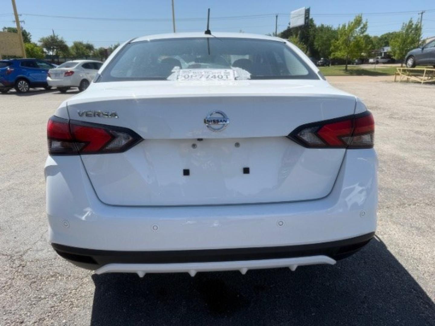 2020 WHITE Nissan Versa S Xtronic CVT (3N1CN8DV7LL) with an 1.6L I-4 DOHC engine, located at 2715 W Pioneer Pkwy, Arlington, TX, 76013, (817) 265-9009, 32.710262, -97.153236- Photo#7