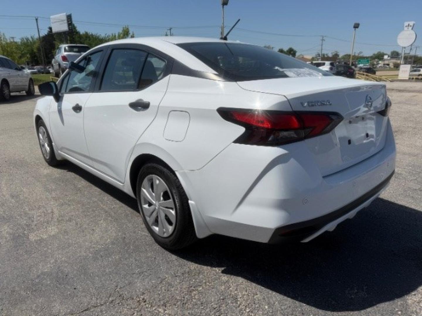 2020 WHITE Nissan Versa S Xtronic CVT (3N1CN8DV7LL) with an 1.6L I-4 DOHC engine, located at 2715 W Pioneer Pkwy, Arlington, TX, 76013, (817) 265-9009, 32.710262, -97.153236- Photo#8