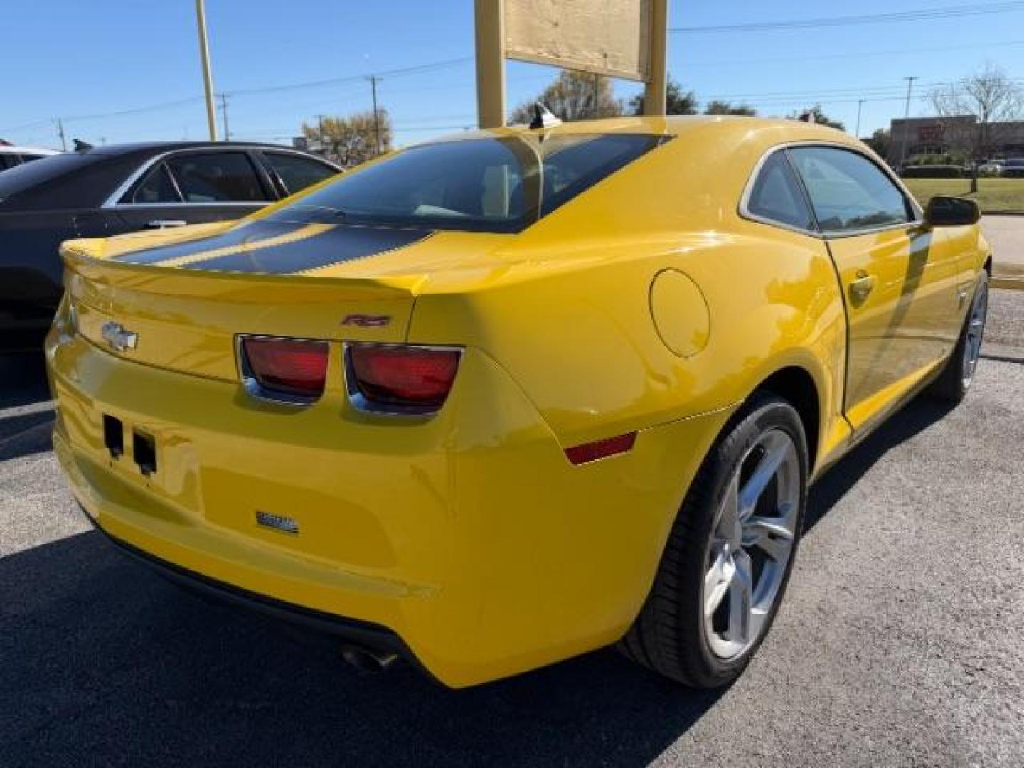 2010 YELLOW Chevrolet Camaro 2LT (2G1FC1EV5A9) with an 3.6L V-6 gasoline direct injection engine, located at 2715 W Pioneer Pkwy, Arlington, TX, 76013, (817) 265-9009, 32.710262, -97.153236 - Photo#5
